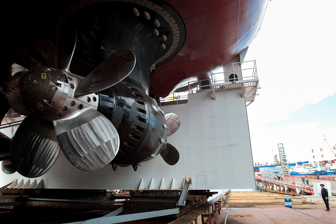ST PETERSBURG, RUSSIA - JUNE 10, 2016: The Ilya Muromets diesel-electric icebreaker, the lead ship of Project 21180, ahead of being launched at the Admiralty Shipyard. Anatoly Medved/TASS Ðîññèÿ. Ñàíêò-Ïåòåðáóðã. 10 èþíÿ 2016. Ãîëîâíîé äèçåëü-ýëåêòðè÷åñêèé ëåäîêîë ïðîåêòà 21180 "Èëüÿ Ìóðîìåö" ïåðåä ñïóñêîì íà âîäó íà "Àäìèðàëòåéñêèõ âåðôÿõ". Àíàòîëèé Ìåäâåäü/ÒÀÑÑ